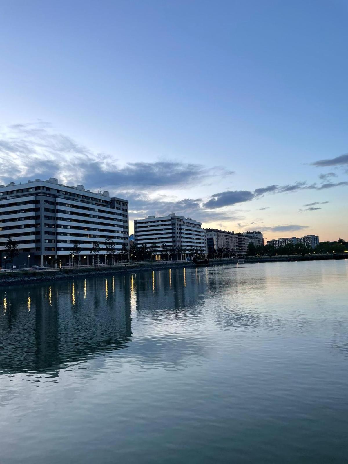Modern Bilbao Apartment Баракалдо Екстериор снимка